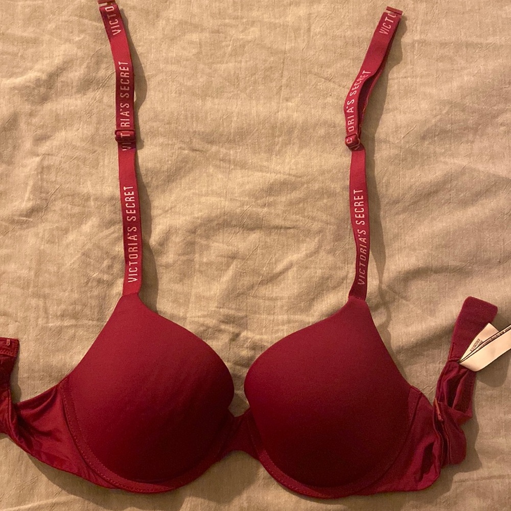 Victoria’s Secret red tshirt push-up bra 32 D